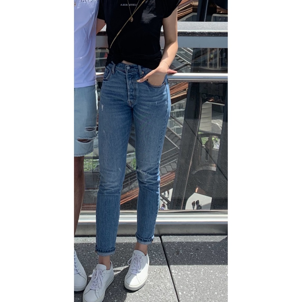 Levis 501 Straight Skinny Size 25 Medium Wash